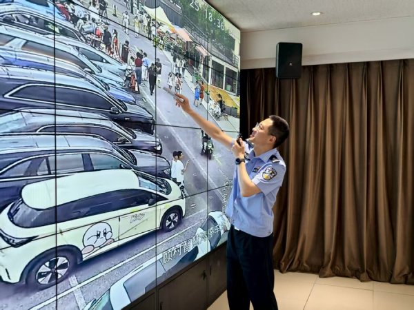 金投策略 夜市警色守护烟火气，这群“平安守夜人”空地联动暖心上线